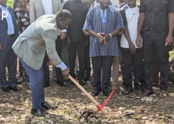 Education/Construction des infirmeries :  Général Maganawé donne le premier coup de pioche au démarrage des travaux à Agou