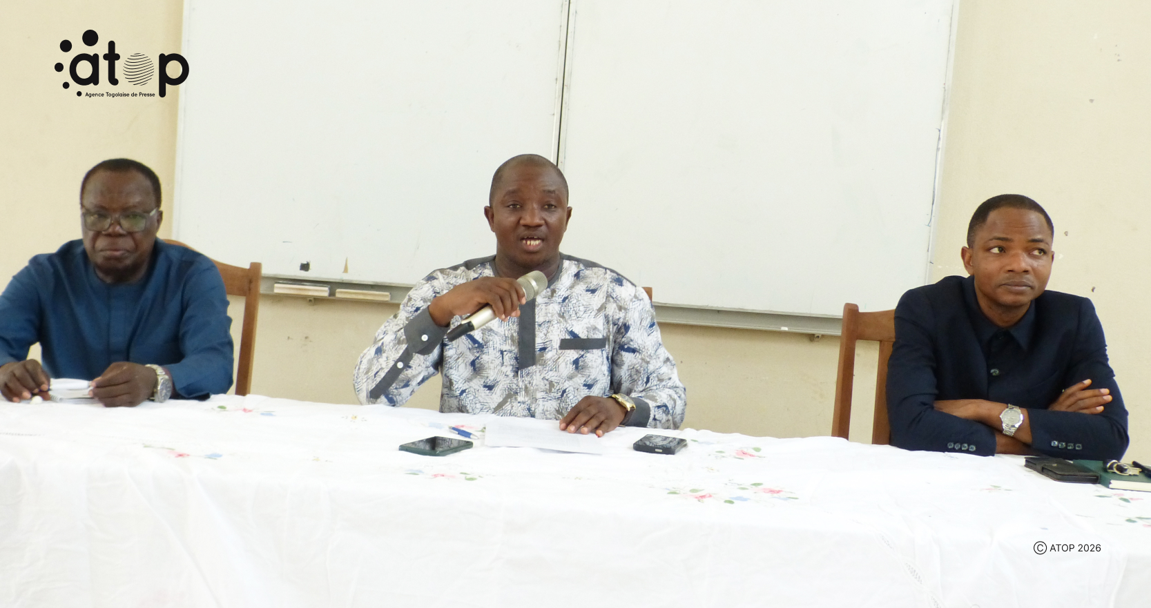 14 Le directeur du CHU Kara au milieu ouvrant les travaux