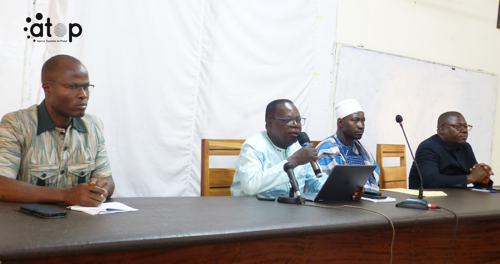 Kozah / projet d’établissement hospitalier : le CHR Kara Tomdè valide son rapport d’orientations stratégiques 1 2 mot douverture du president du Conseil regional de la Kara micro