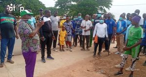 32 La maire de Commune Bassar 1 Ouyi Mouni remerciant la population.