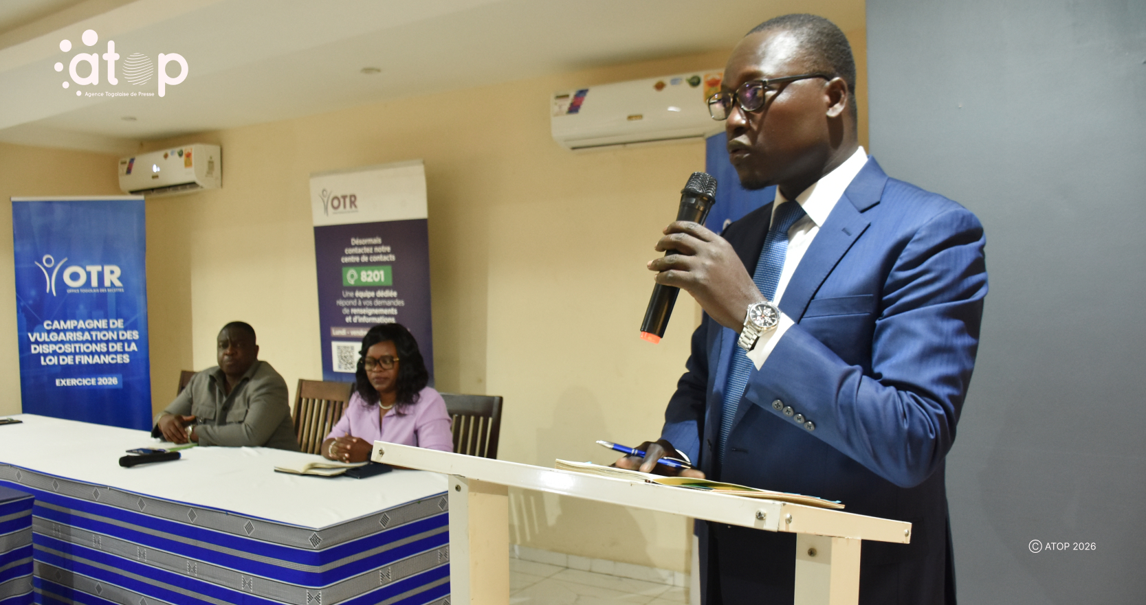 37 Le directeur de la communication Kolani Kampatibe expliquant la loi de finances exercice 2026