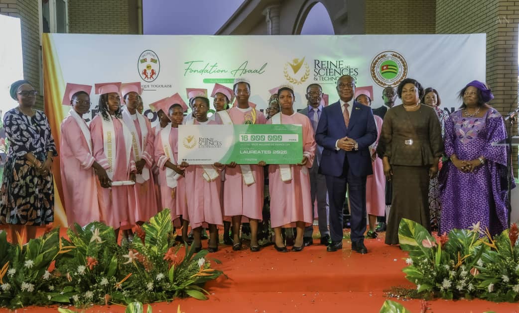 Promotion de l'excellence féminine : Mlle Dalouba Gamba Blessing distinguée « Reine des sciences et technologies » édition 2025 1 Officiels et laureates distinguees site