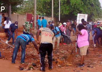 Salubrité publique : L’AASUT en opération « Togo-Propre » au lycée d’Agoè-Nyivé Nord