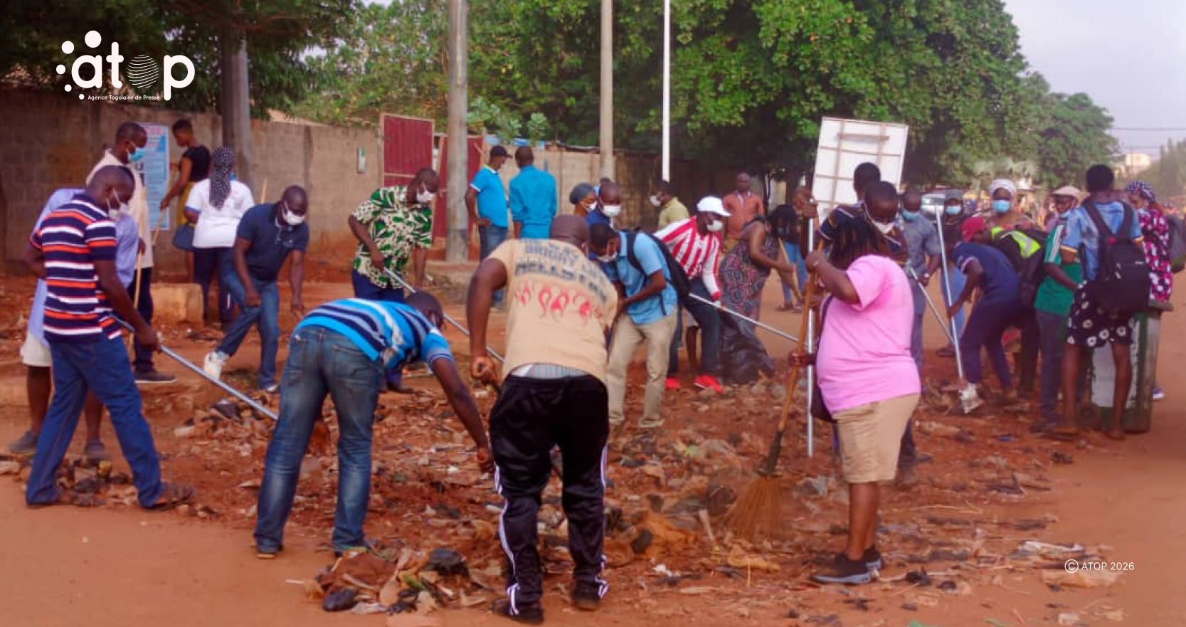 Salubrité publique : L’AASUT en opération « Togo-Propre » au lycée d’Agoè-Nyivé Nord 1 Oliver 2026 02 07T113241.986