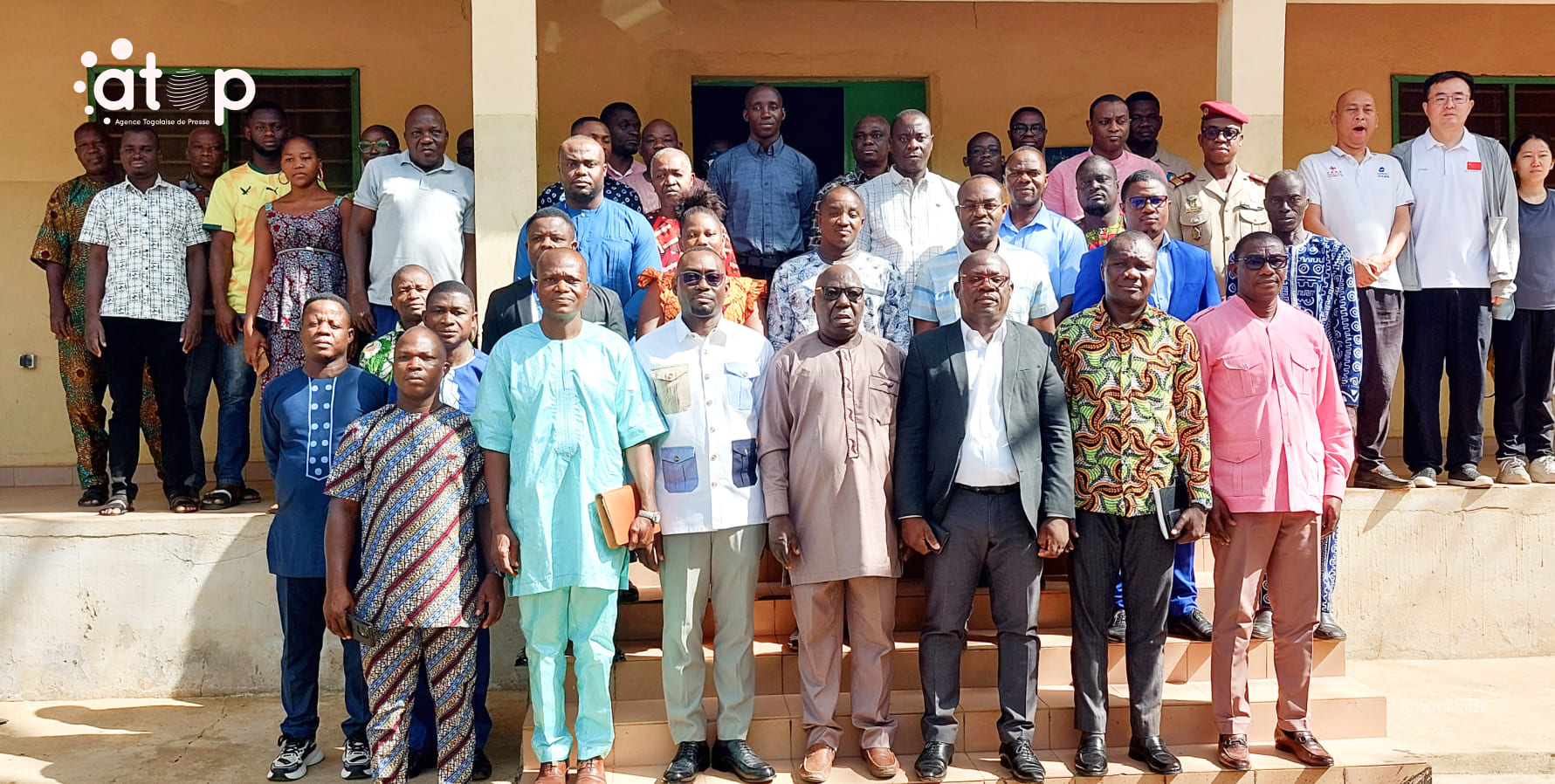 11 Les praticiens de la sante avec les officiels 1