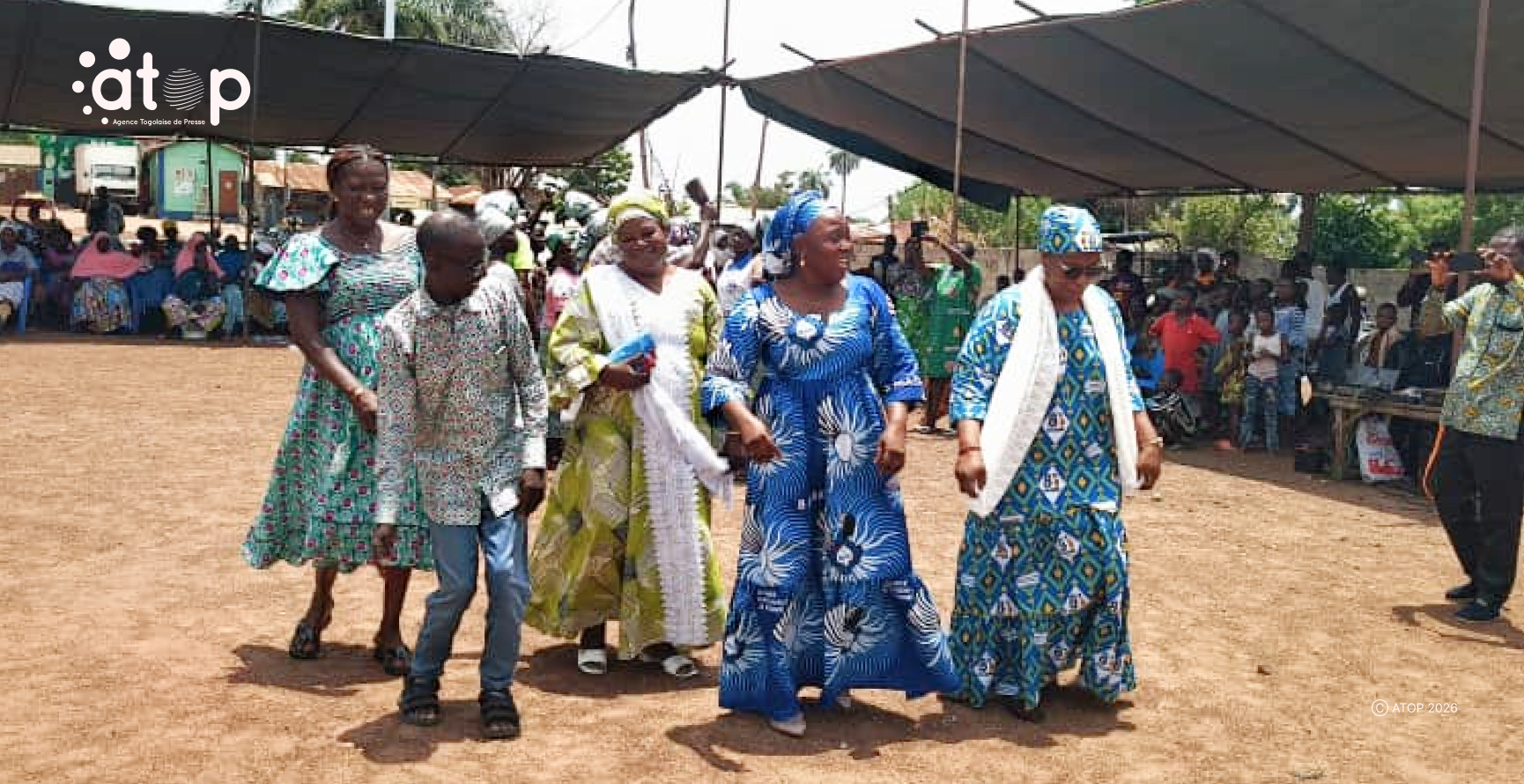 12 Les femmes de Nyamassila en joie