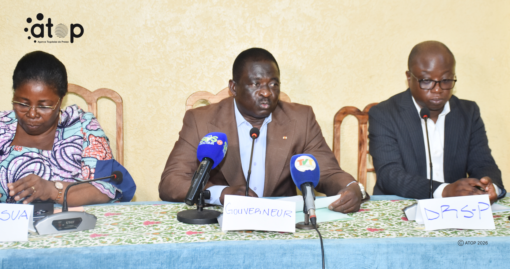 5 Le gouverneur Dadja Maganawe ouvrant les travaux