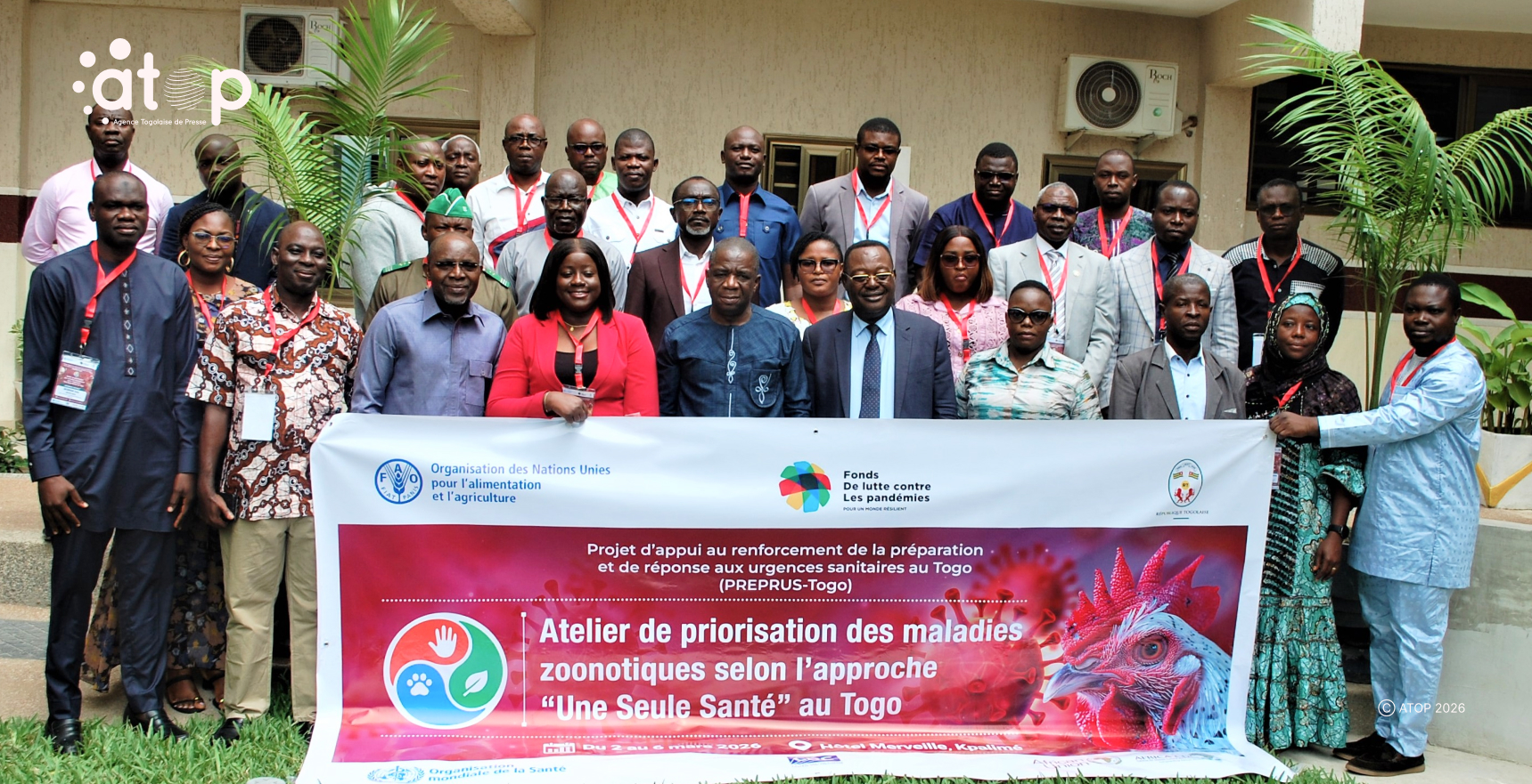 Kloto : un atelier national de priorisation des zoonoses au Togo se tient à Kpalimé 1 6 Officiels et participants pour la photo souvenir