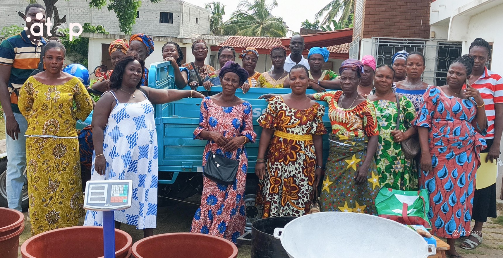 Lacs : des matériels et équipements offerts à la SCOOPS « Mawupedjro » 1 7 Des participants et materiels