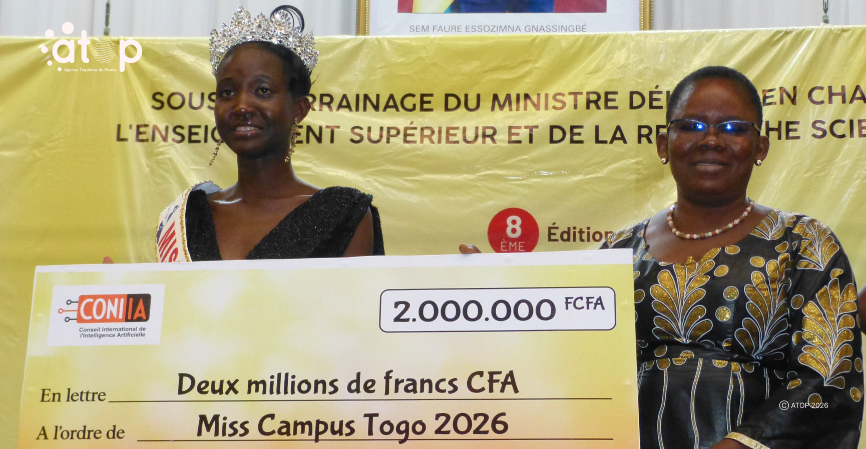 75 Mlle Amana recevant son cheque