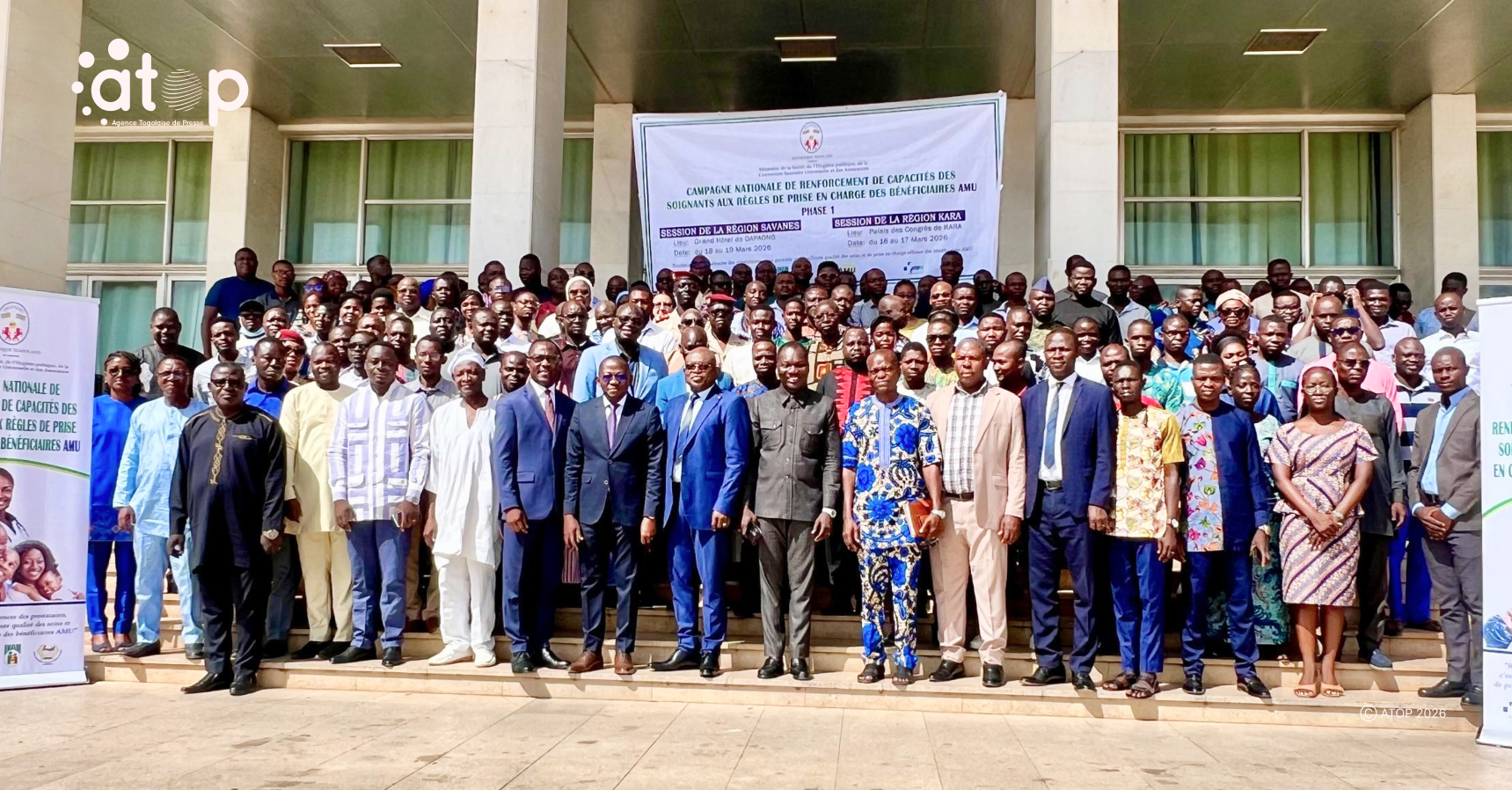 8 Les acteurs concernes ont pose avec les officiels