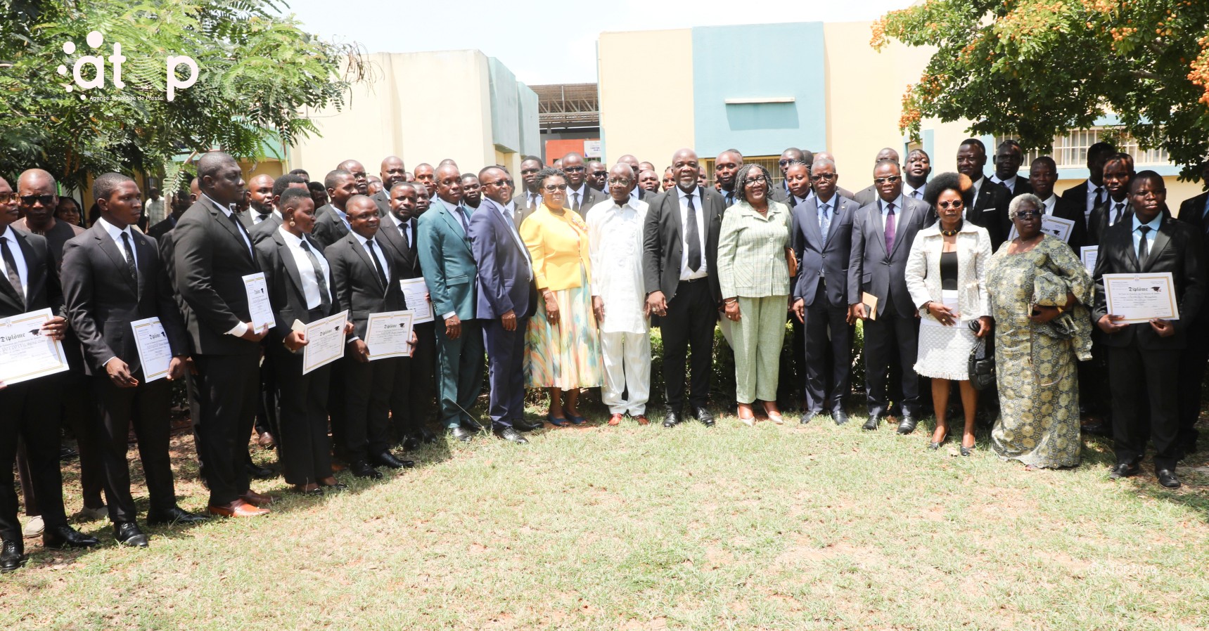 Des Officiels et des recipiendaires