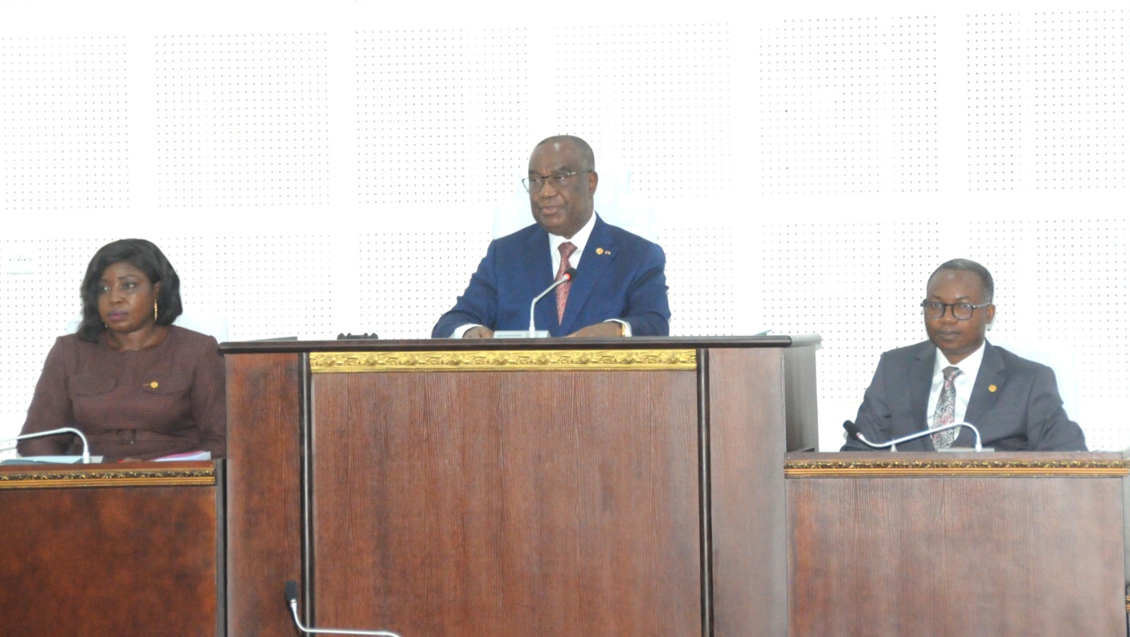 Assemblée nationale / 1ère session extraordinaire de l’année 2026 : les députés adoptent quatre lois 1 Prof Klassou livrant son allocution