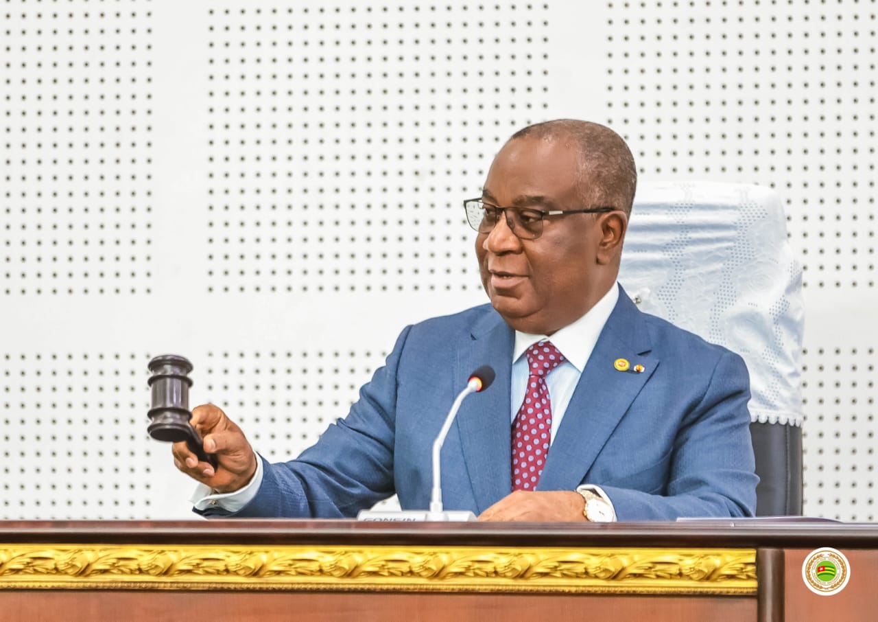 Assemblée nationale /1ère session extraordinaire de l’année 2026 : Les députés adoptent deux projets de lois relatifs à la microfinance et au faux-monnayage 1 WhatsApp Image 2026 03 11 at 11.24.42