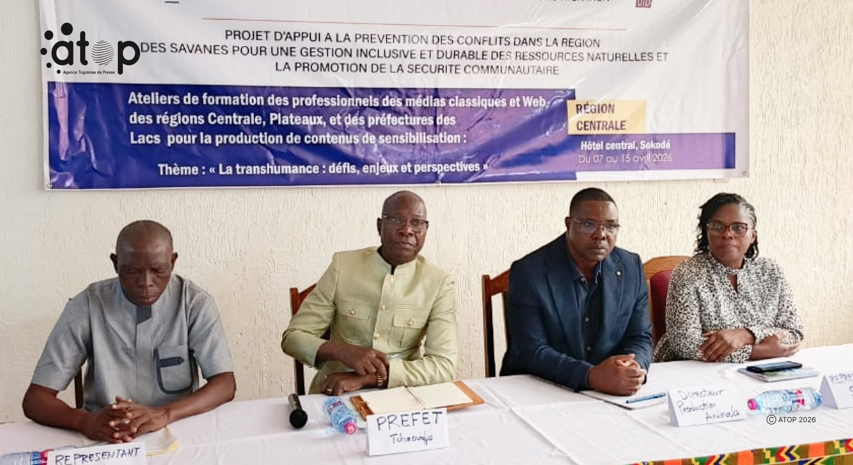 13 Le prefetTchimbiandja 2eme de la gauche lors de son allocution