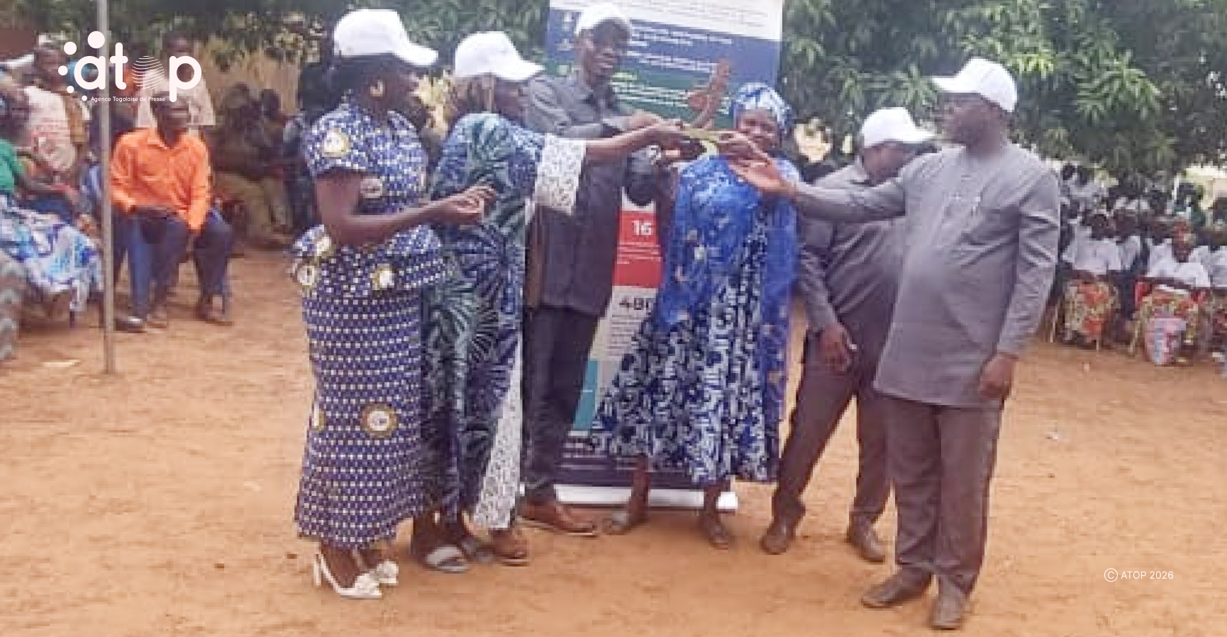 Oti/festival culturel interclub féminin pour la paix et la cohésion sociale : les clubs « Timontankitchot » et « Agnien » sacrés à Gando et Mango 1 14 Le vainqueur de l0ti sud recoit son trophee a Gando