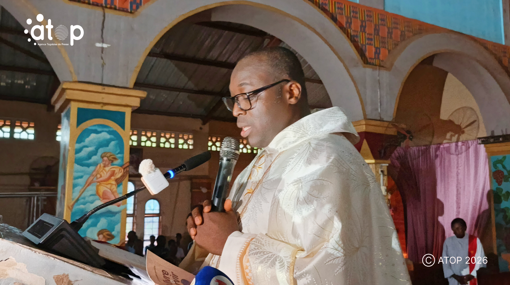 44 Reverend Pere Michel Adom appelle a revenir au Christ