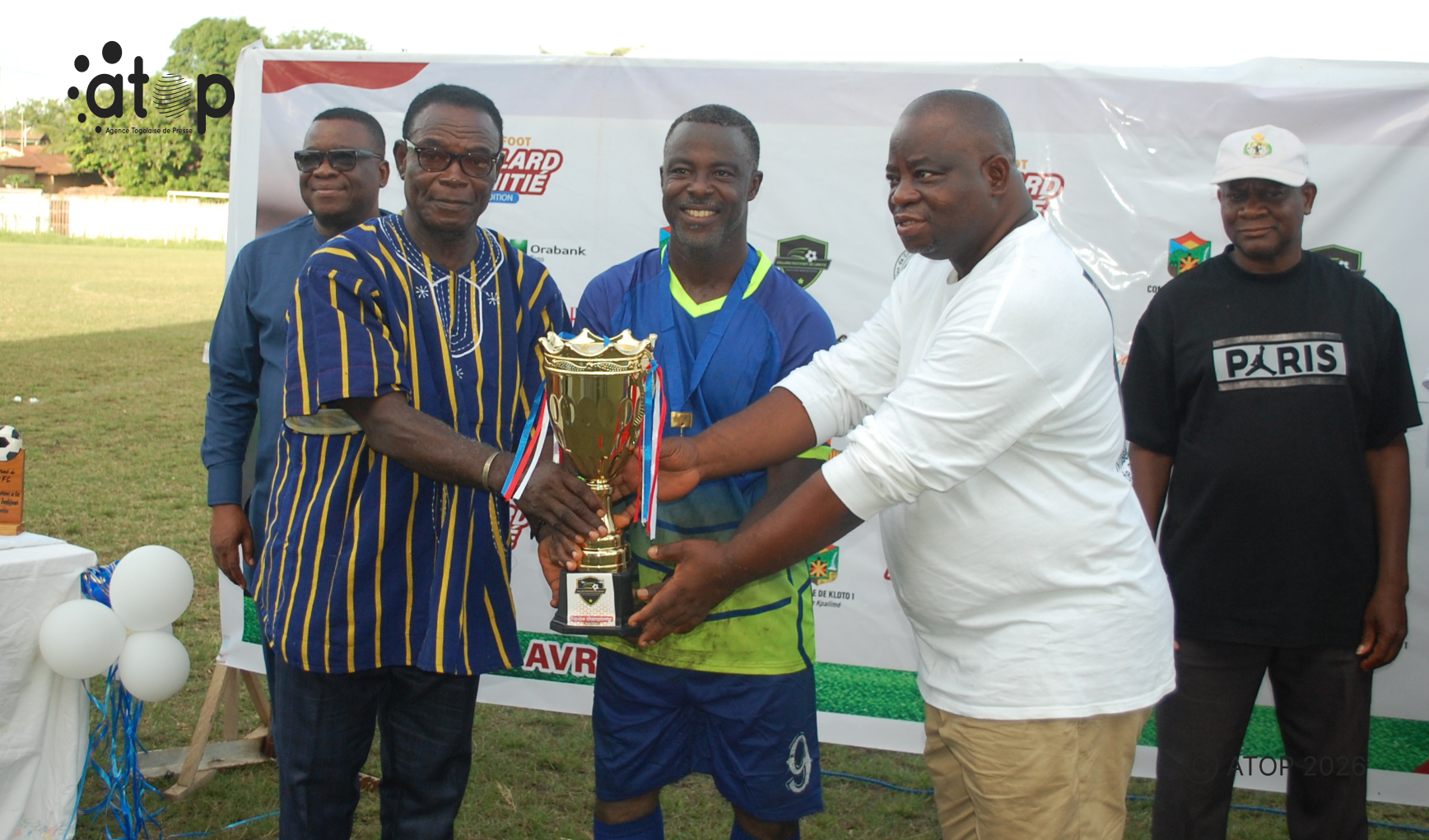 Kloto/tournoi Festifoot gaillard de l'amitié : le club gaillard de Hedzranawoé remporte la 5ème édition 1 51 Le capitaine recoit le trophee