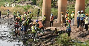 Des citoyens a une journee Togo propre site