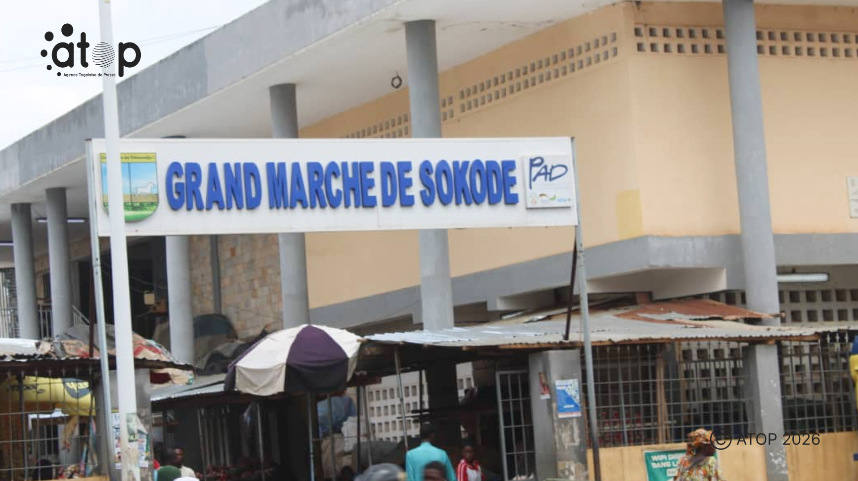 Entree principale du grand marche de Sokode