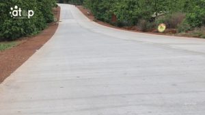 La route en beton arme Sokode Tchamba Frontiere du benin en construction