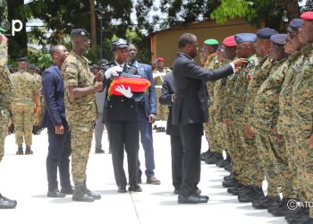 27 avril 2026/des décorations et une « prise d’armes » : le président du conseil honore des personnalités des forces armées togolaises