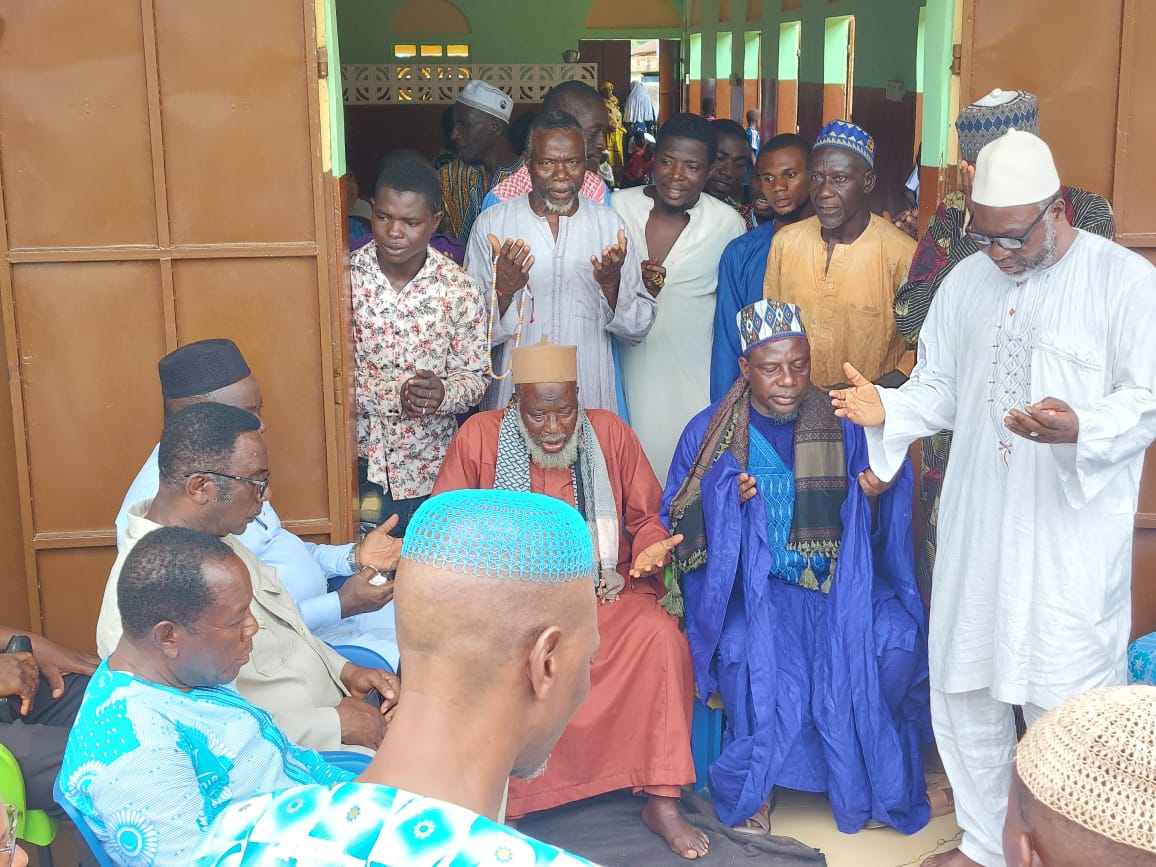 Ogou/14è anniversaire du parti ‘’UNIR’’ : Les musulmans des Plateaux-Est prient pour la nation 1 Priere a Badou
