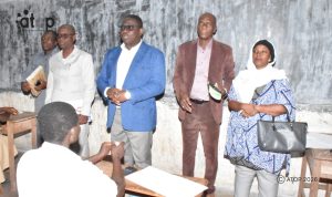 29 Au milieu le prefet Ekpe Kodjo Agbeko Noel exhortant les cantdidats au travail bien fait