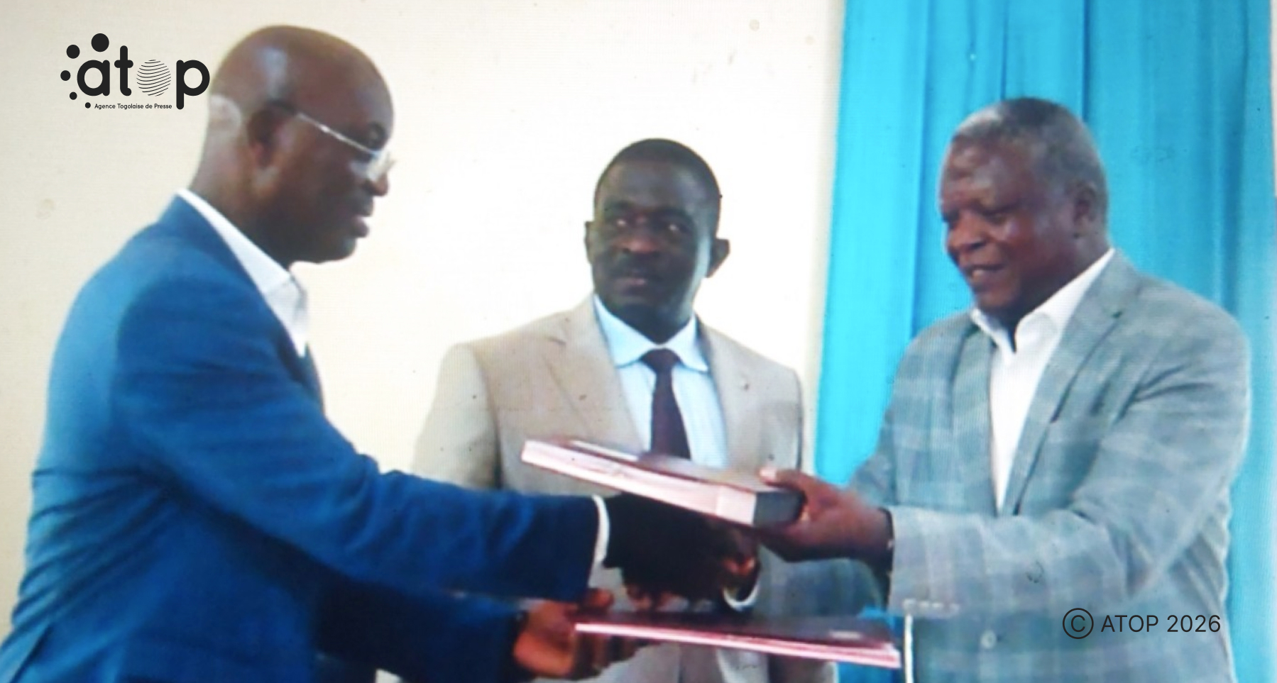 4 Entre Colonel Gnakou Aloegnim a gauche et Tchangani Awo