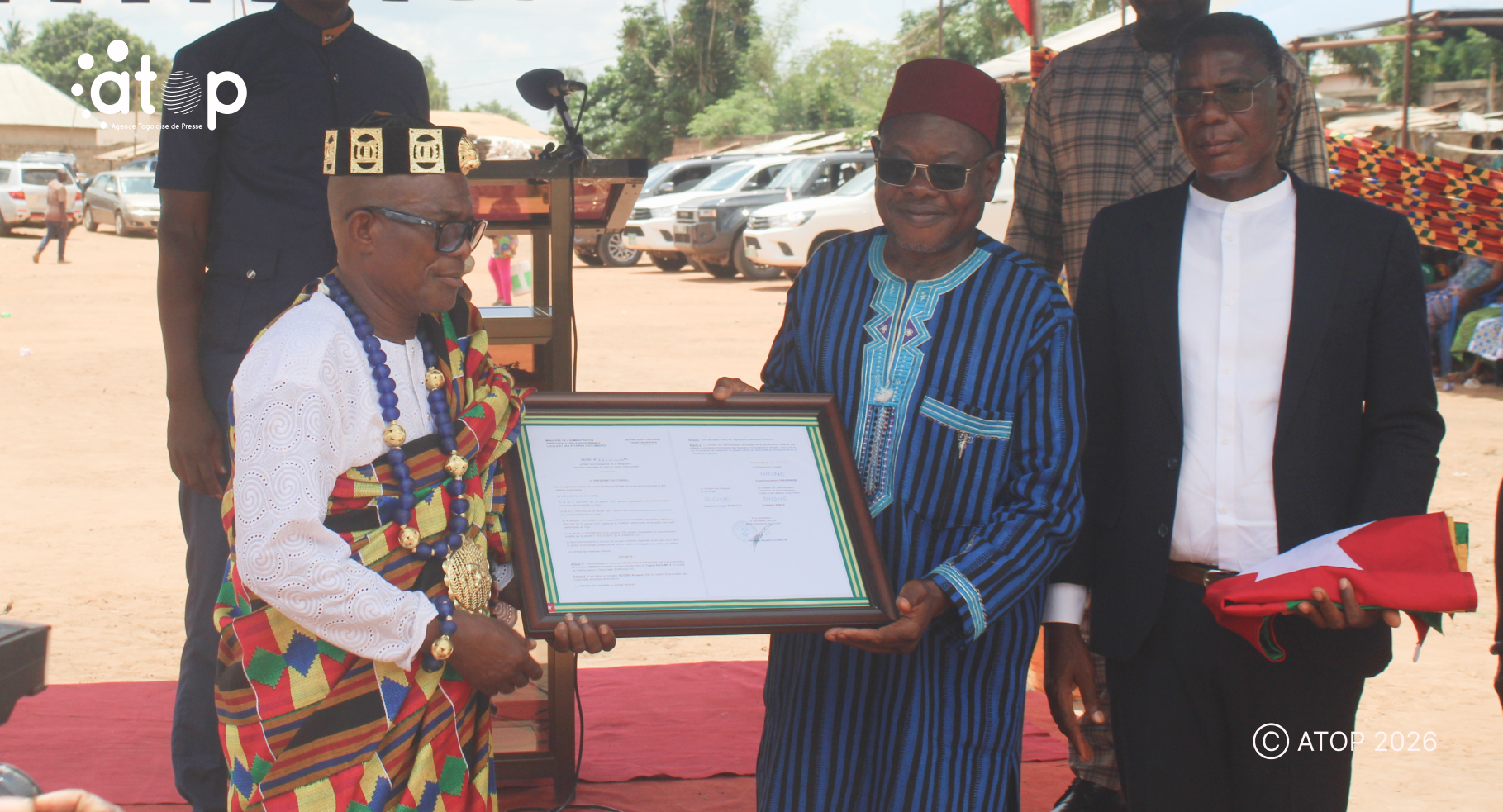 Vo/Chefferie traditionnelle : Togbui Sedzro Kouassi Akouma X confirmé à Akoumapé 1 6 Remise du decret