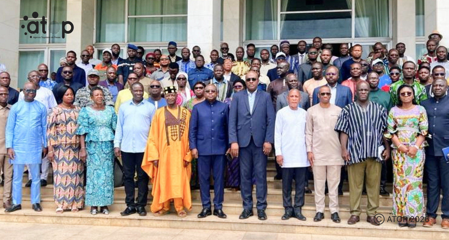 8 Acteurs regionaux et officiels ont pose a lissue des echanges