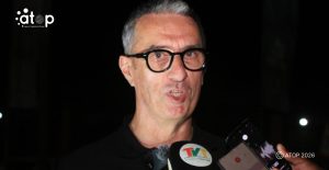 Le commissaire UCI Laurent Bezolt livrant ses impressions