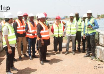 Construction d’une centrale solaire photovoltaïque à Dapaong : Le directeur général de la CEET s’enquiert de l’avancée des travaux