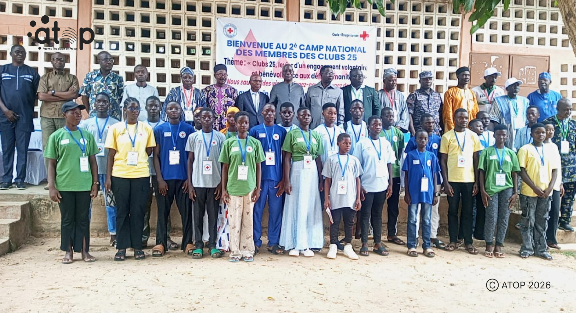 14 Les officiels et participants ensemble