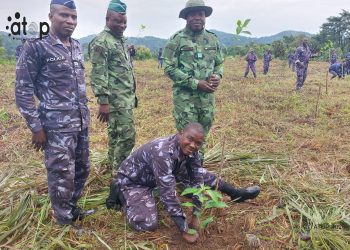 Wawa : La police de Badou met en terre 300 plants sur le site de l’USP Dzogbégan