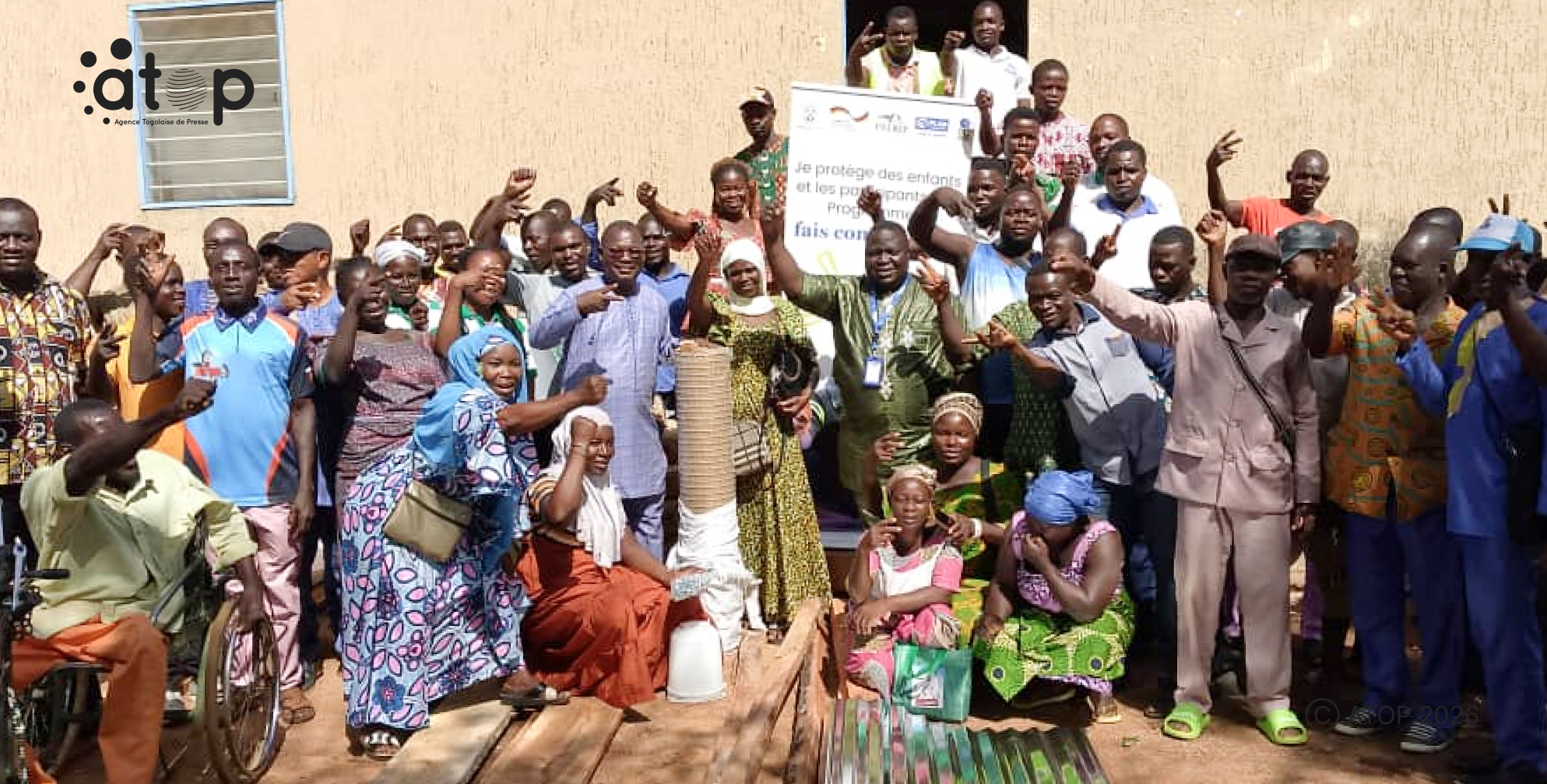 23 Les beneficiaires ont pose en famille