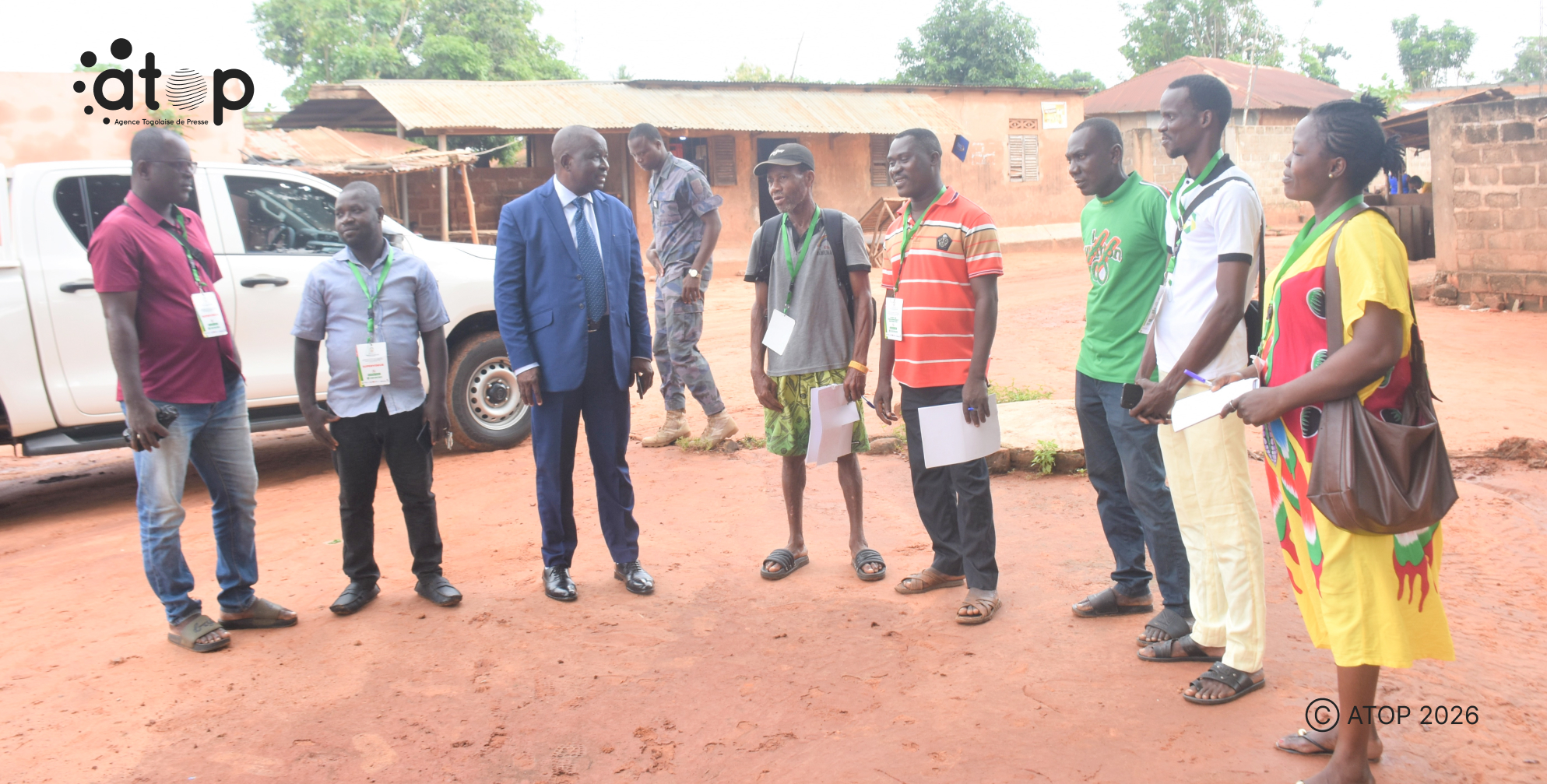 27 Le prefet costume encourage les agents de denombrement a Kpome Akadjame