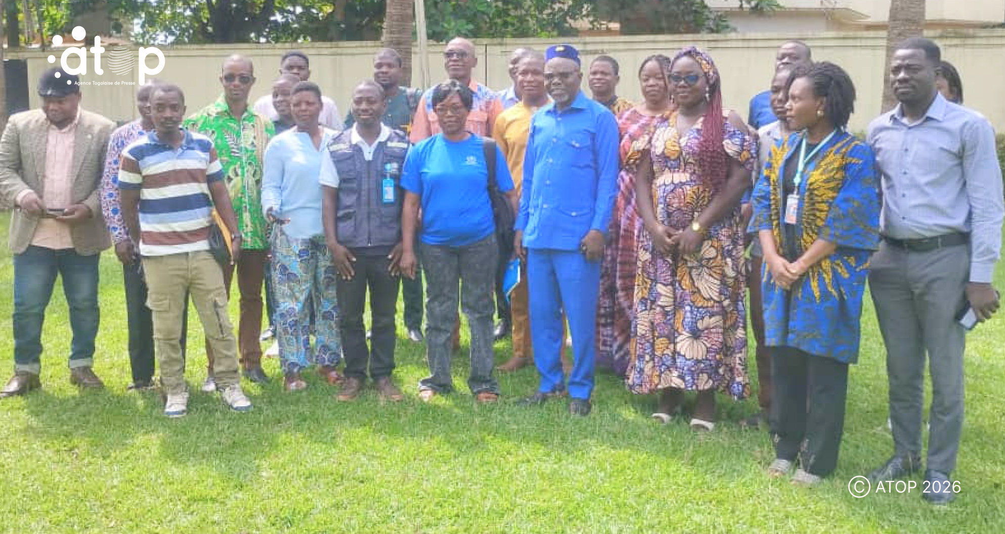 3 Participants formateurs et coordonnateur en chapeau bleu