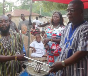 39 Remise symbolique des instruments de musique