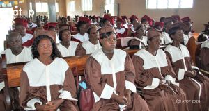 46 La chorale jubilaire attentive.