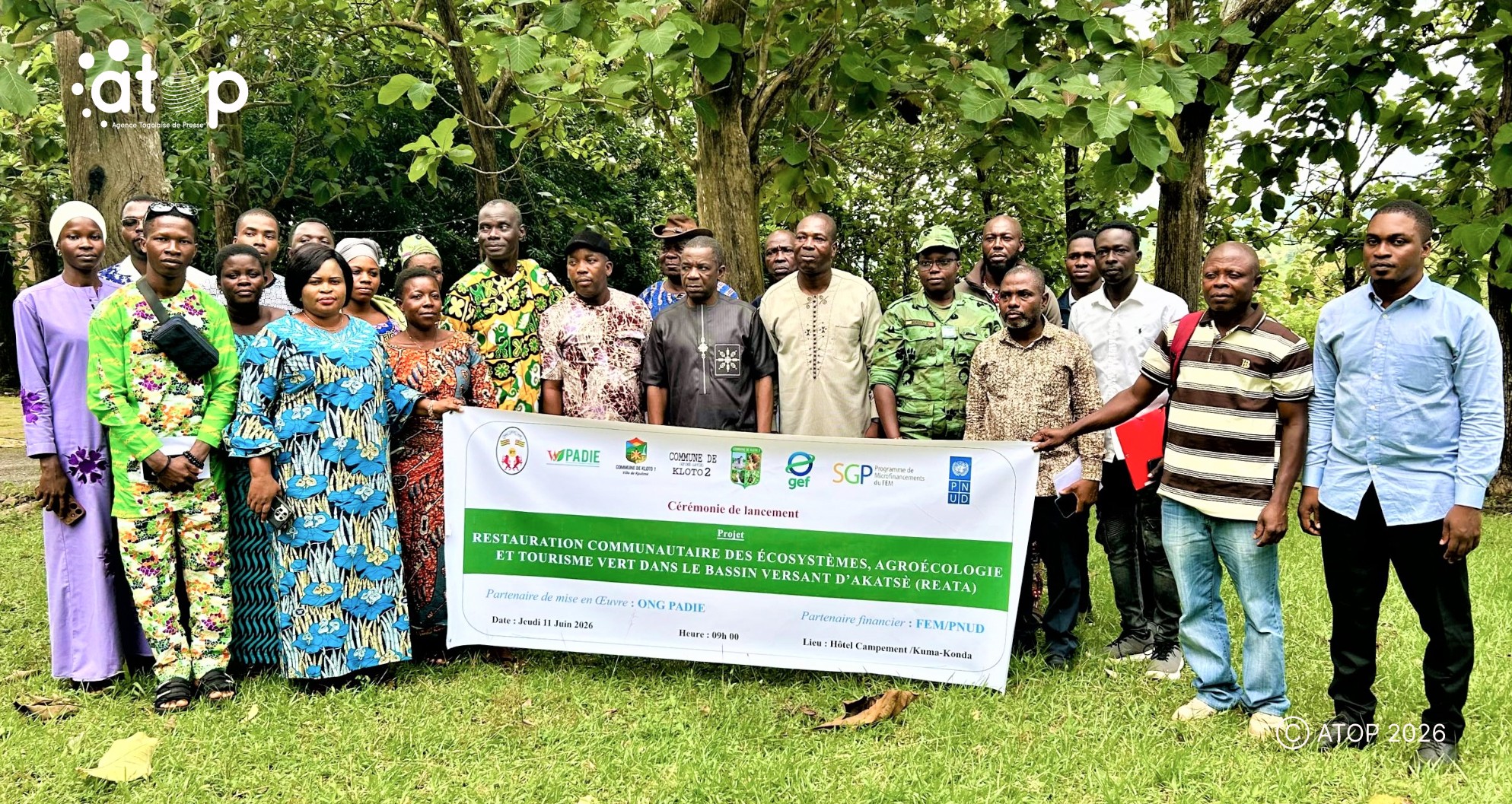 7 Les participants apres la ceremonie de lancement du projet