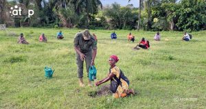 8 Les membres de la cooperative en plein reboisement 1