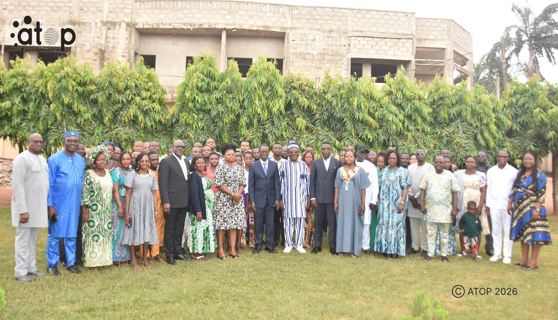 12 Officiels et participants