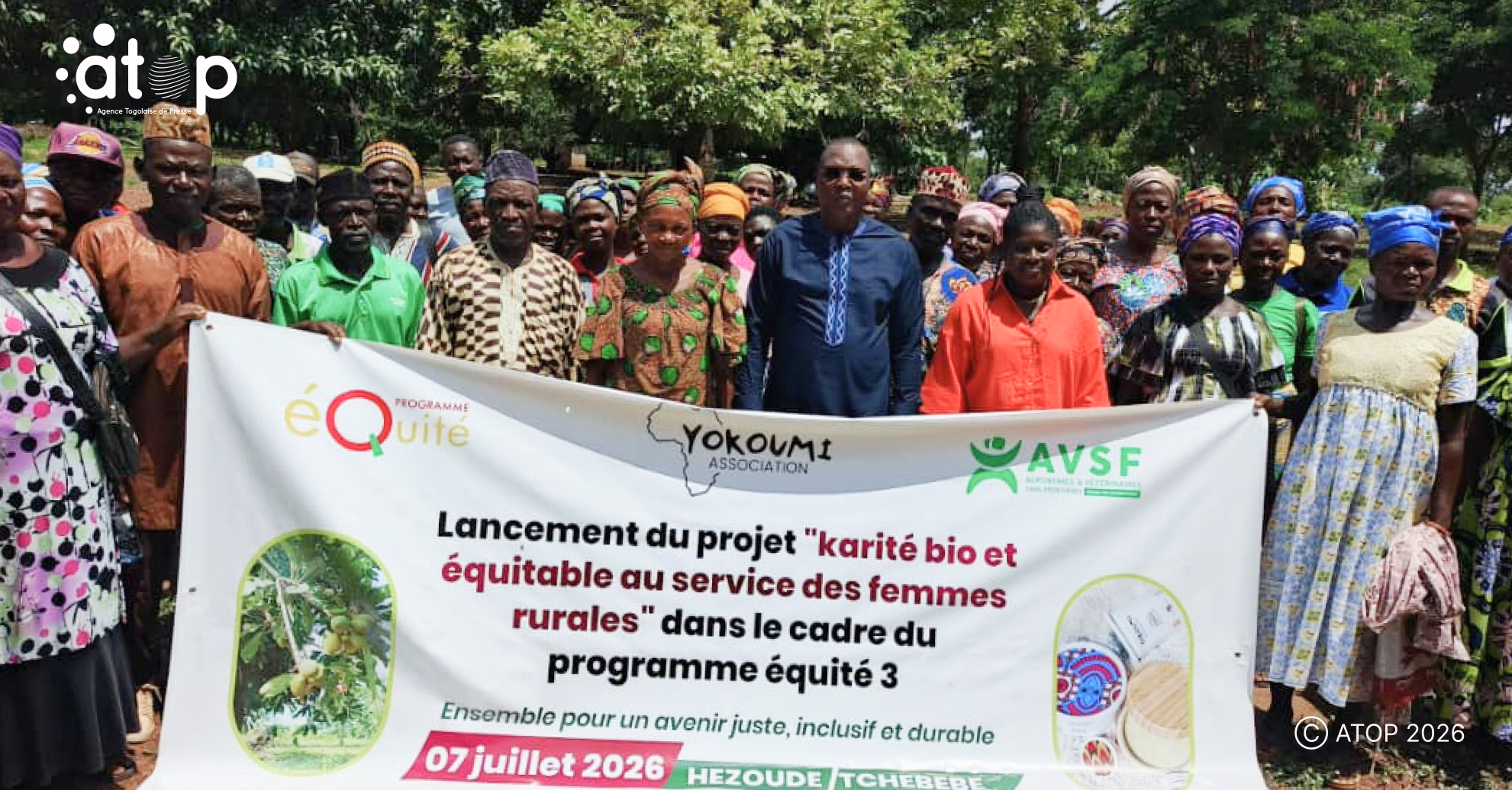 20 Officiels et participants ensemble