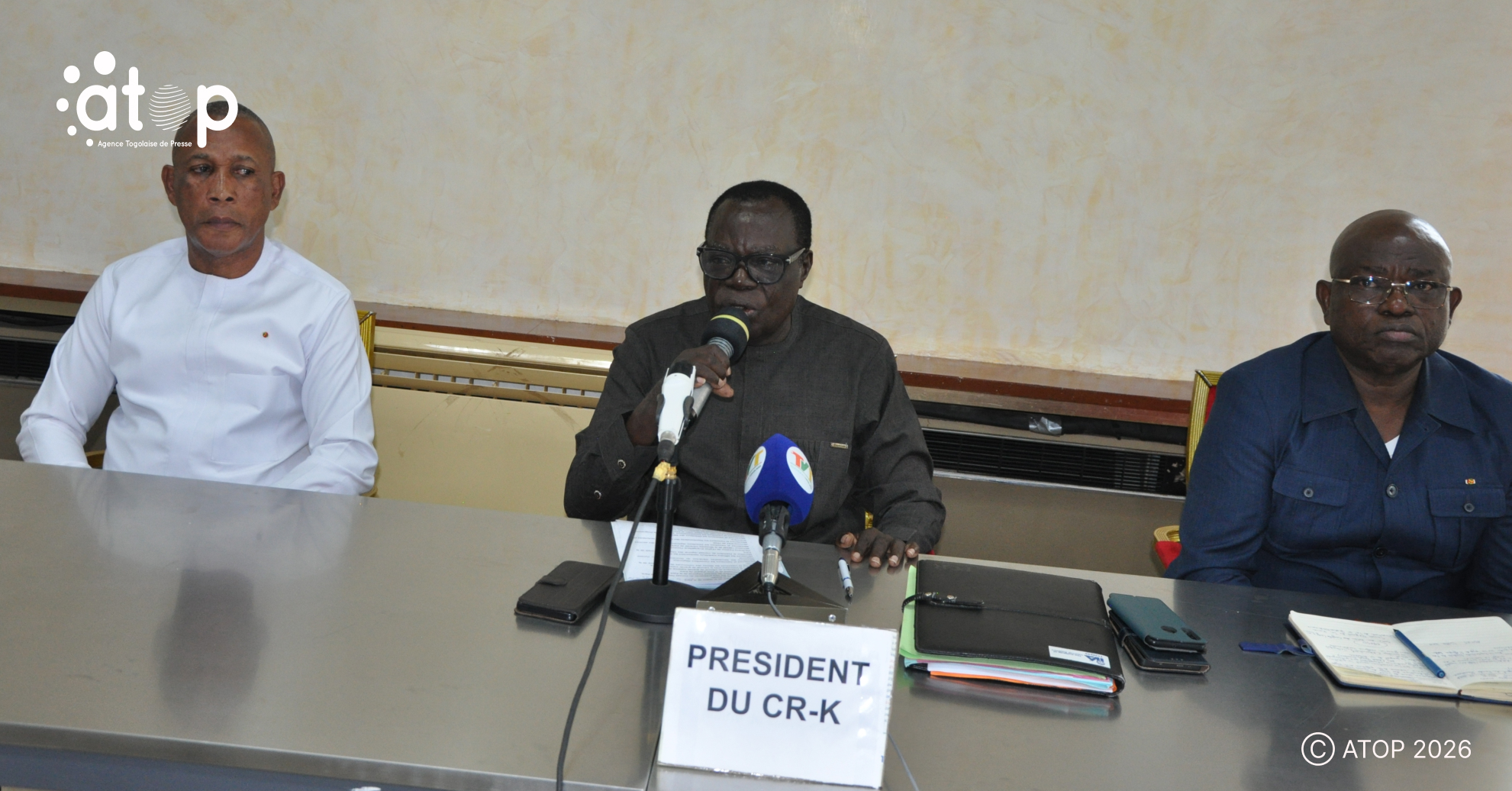 4 Le president Bakem prononcant son allocution