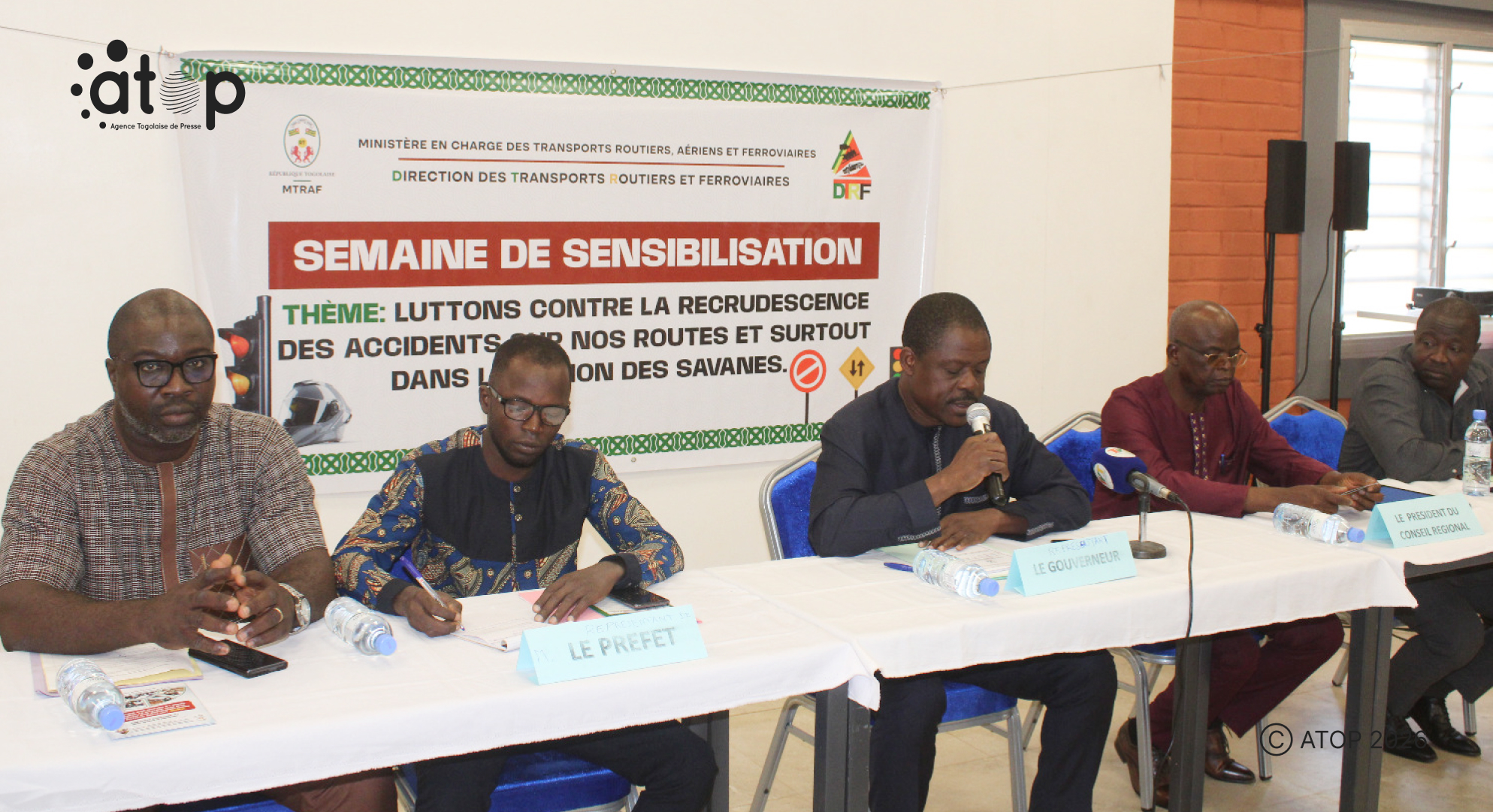 6 Le secretaire general du gouvernorat ouvrant la seance