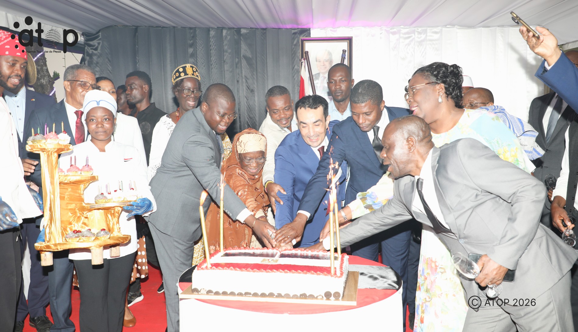 L'Égypte célèbre sa fête nationale et réaffirme son partenariat avec le Togo 1 Coupure du gateau danniversaire