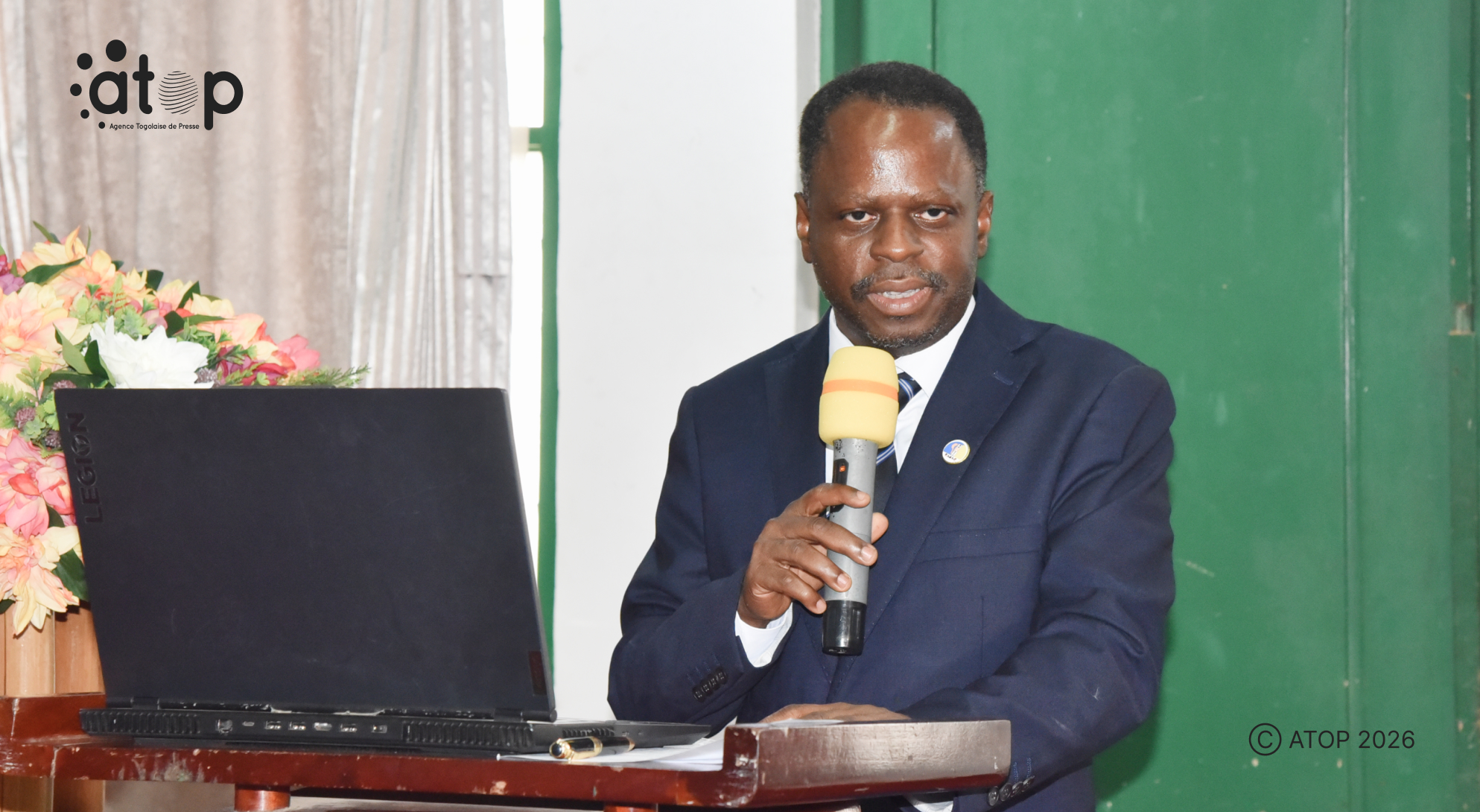 Dr Djeguema devoilant les activites site