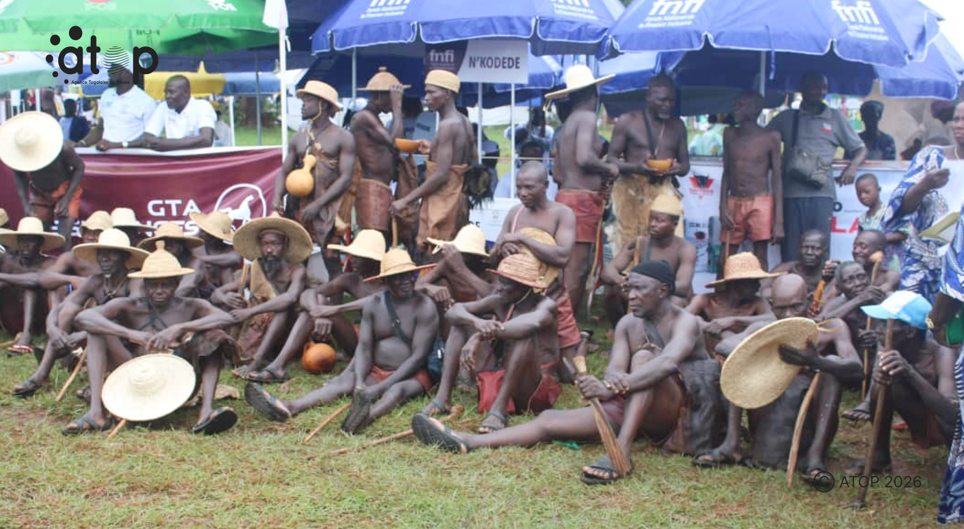 Les Tchodjos supervisant la finale des luttes a Pya