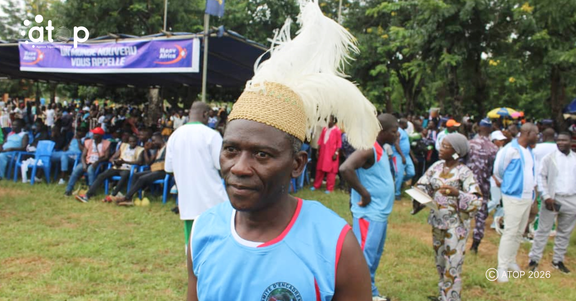 M. Batchazi coiffe de son chapeau